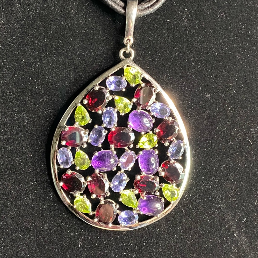 Sparkling Gemstone Pendant Necklace